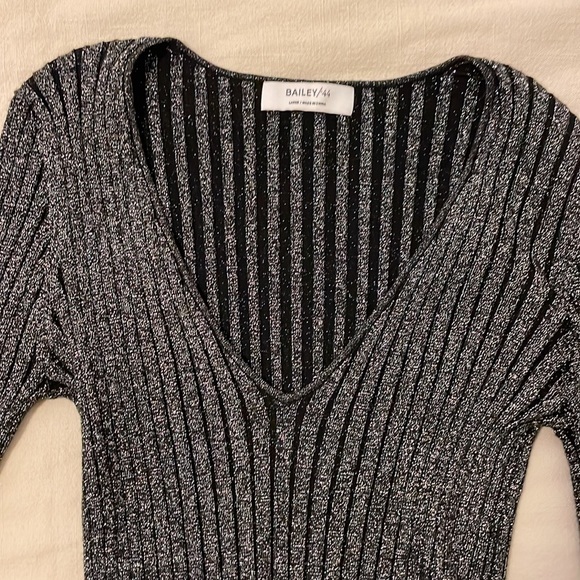 Bailey 44 Revolve Don’t‎ Stop Till You Get Enough Black Silver Sweater Large L - Picture 6 of 7